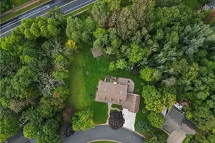 3920 Woodcrest Ct, Eau Claire, WI 54701 - Photo 3