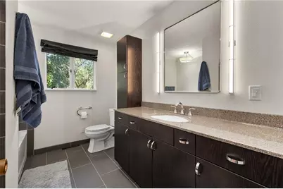 2208 W Menomonie Street, Eau Claire, WI 54703 - Photo 25