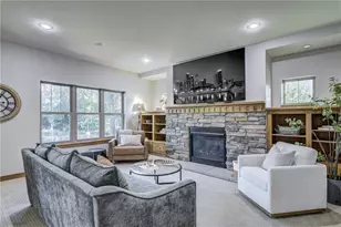 907 Sandalwood Dr, Altoona, WI 54720 - Photo 3