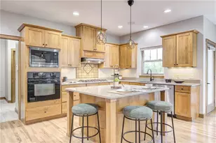 907 Sandalwood Dr, Altoona, WI 54720 - Photo 9