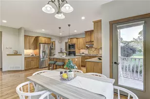 907 Sandalwood Dr, Altoona, WI 54720 - Photo 11