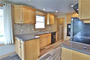 931 Roosevelt St, River Falls, WI 54022 - Photo 5