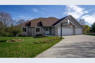 1811 W Ridge Court, Eau Claire, WI 54703 - Photo 3