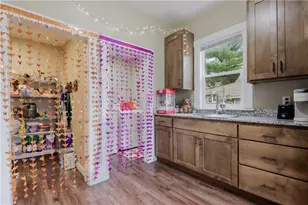 739 Broadway St, Eau Claire, WI 54703 - Photo 7