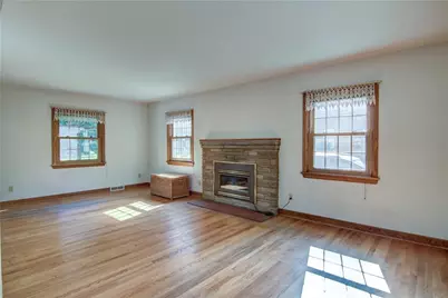 422 Roosevelt Avenue, Eau Claire, WI 54701 - Photo 5