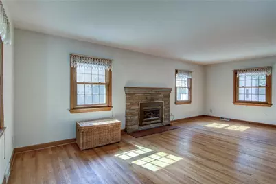 422 Roosevelt Avenue, Eau Claire, WI 54701 - Photo 3