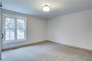 2231 Meadow Ln, Eau Claire, WI 54701 - Photo 9