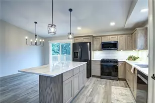 2231 Meadow Ln, Eau Claire, WI 54701 - Photo 5