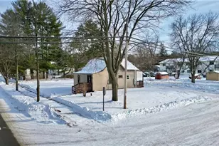 302 21st Ave, Menomonie, WI 54751 - Photo 3