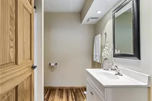 924 James St, Eau Claire, WI 54703 - Photo 23