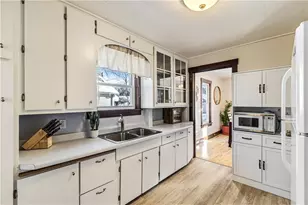 924 James St, Eau Claire, WI 54703 - Photo 9