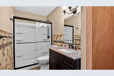 3231 Oakland Street, Eau Claire, WI 54703 - Photo 9