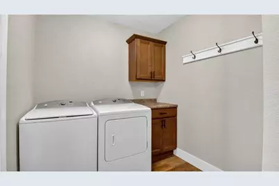 5580 Green Park Drive, Eau Claire, WI 54703 - Photo 11