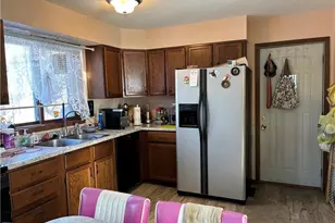 2202 Crestview Dr, Eau Claire, WI 54703 - Photo 13