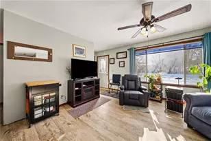 2202 Crestview Dr, Eau Claire, WI 54703 - Photo 11