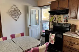 2202 Crestview Dr, Eau Claire, WI 54703 - Photo 7