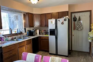 2202 Crestview Dr, Eau Claire, WI 54703 - Photo 11