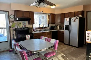 2202 Crestview Dr, Eau Claire, WI 54703 - Photo 5