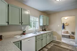 1612 11th St, Eau Claire, WI 54703 - Photo 9