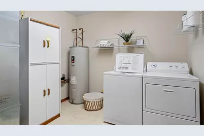 4402 E Robin Meadows Lane, Eau Claire, WI 54701 - Photo 25