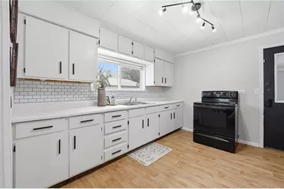 555 Irvine Street, Chippewa Falls, WI 54729 - Photo 3