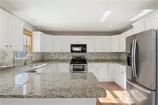 2021 High Point Dr, Altoona, WI 54720 - Photo 5