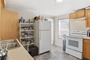 1245 S Farwell St, Eau Claire, WI 54701 - Photo 5