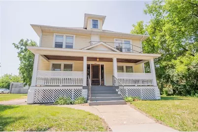 1010 S Farwell Street, Eau Claire, WI 54701 - Photo 1