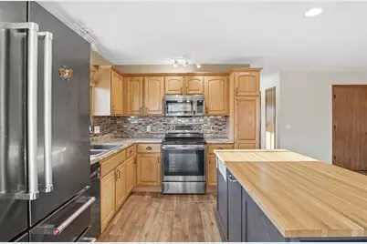 2551 Roberts Court, Altoona, WI 54720 - Photo 5