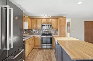 2551 Roberts Ct, Altoona, WI 54720 - Photo 5