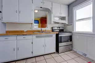 208 14th St, Menomonie, WI 54751 - Photo 9