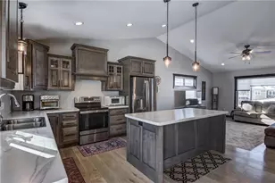 4947 Woodlands Dr, Eau Claire, WI 54703 - Photo 7