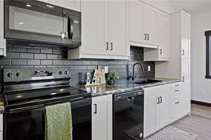 3367 Iris Dr, Eau Claire, WI 54703 - Photo 11