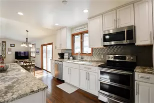 1511 Pine Park Dr, Eau Claire, WI 54701 - Photo 9