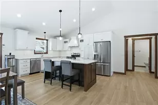 4919 Woodlands Dr, Eau Claire, WI 54703 - Photo 5