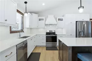 4919 Woodlands Dr, Eau Claire, WI 54703 - Photo 3