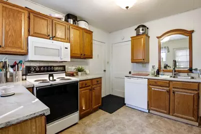 420 E Elm Avenue, Menomonie, WI 54751 - Photo 5