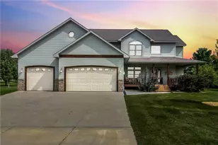 925 Bluff View Cir, Chippewa Falls, WI 54729 - Photo 5