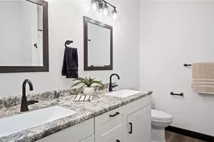 3375 Iris Dr, Eau Claire, WI 54703 - Photo 17