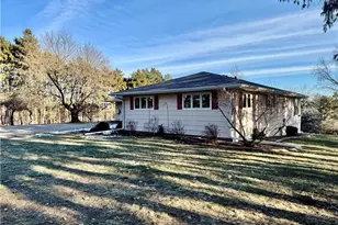 1118 Kathryn Dr, Eau Claire, WI 54701 - Photo 5