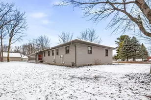 3019 Deerfield Dr, Eau Claire, WI 54703 - Photo 7