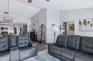 820 Willow Ct, Eau Claire, WI 54703 - Photo 7