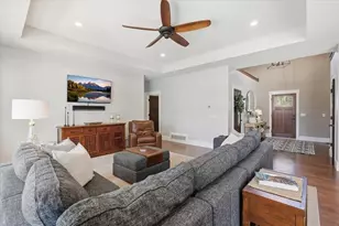 977 McGregor Dr, Eau Claire, WI 54703 - Photo 13