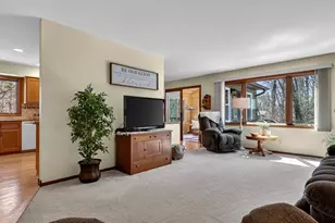 3065 Davis Dr, Eau Claire, WI 54701 - Photo 5