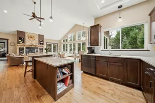 909 Thistle Ln, Eau Claire, WI 54703 - Photo 13