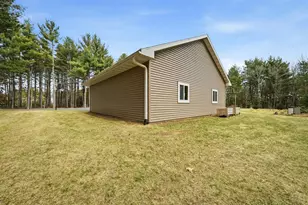 909 Thistle Ln, Eau Claire, WI 54703 - Photo 47