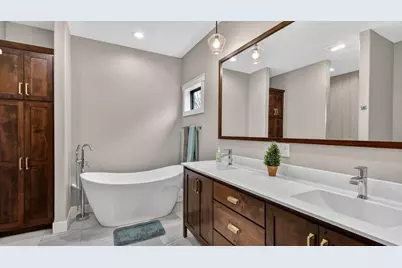 4642 S Oakwood Hills Parkway, Eau Claire, WI 54701 - Photo 19