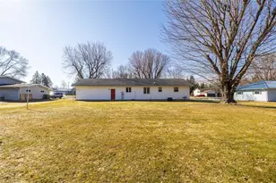 206 W Hickory St, Abbotsford, WI 54405 - Photo 3