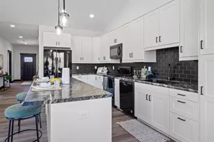 3327 Sunflower Ln, Eau Claire, WI 54703 - Photo 5