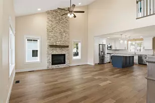 3746 Crest Ridge Ct, Eau Claire, WI 54701 - Photo 3